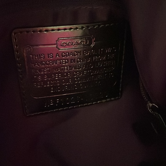 Coach poppy bag shoulder strap, no rips, or tears on the inside - Picture 3 of 3